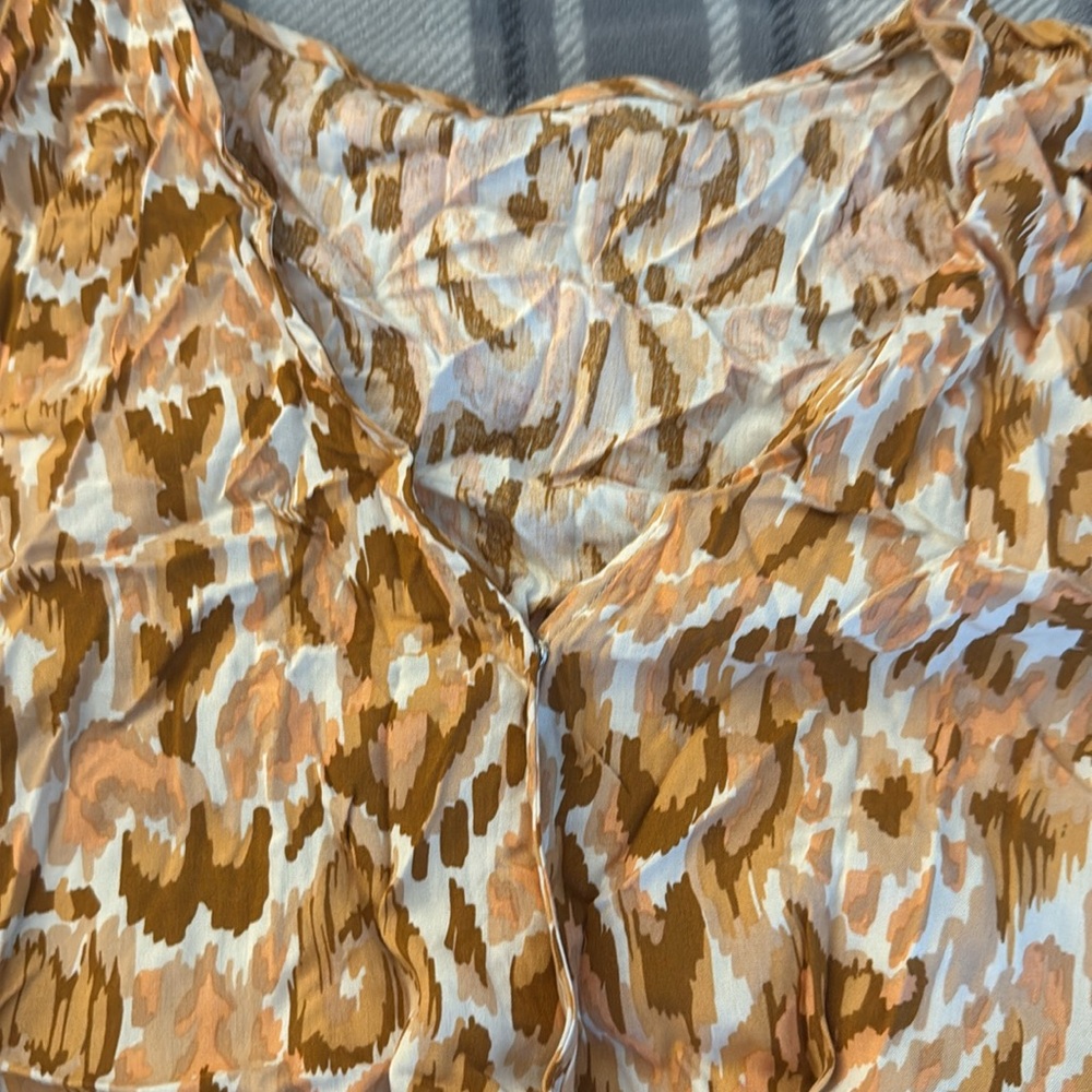 Patterned Romper V Neck With Button - image 2